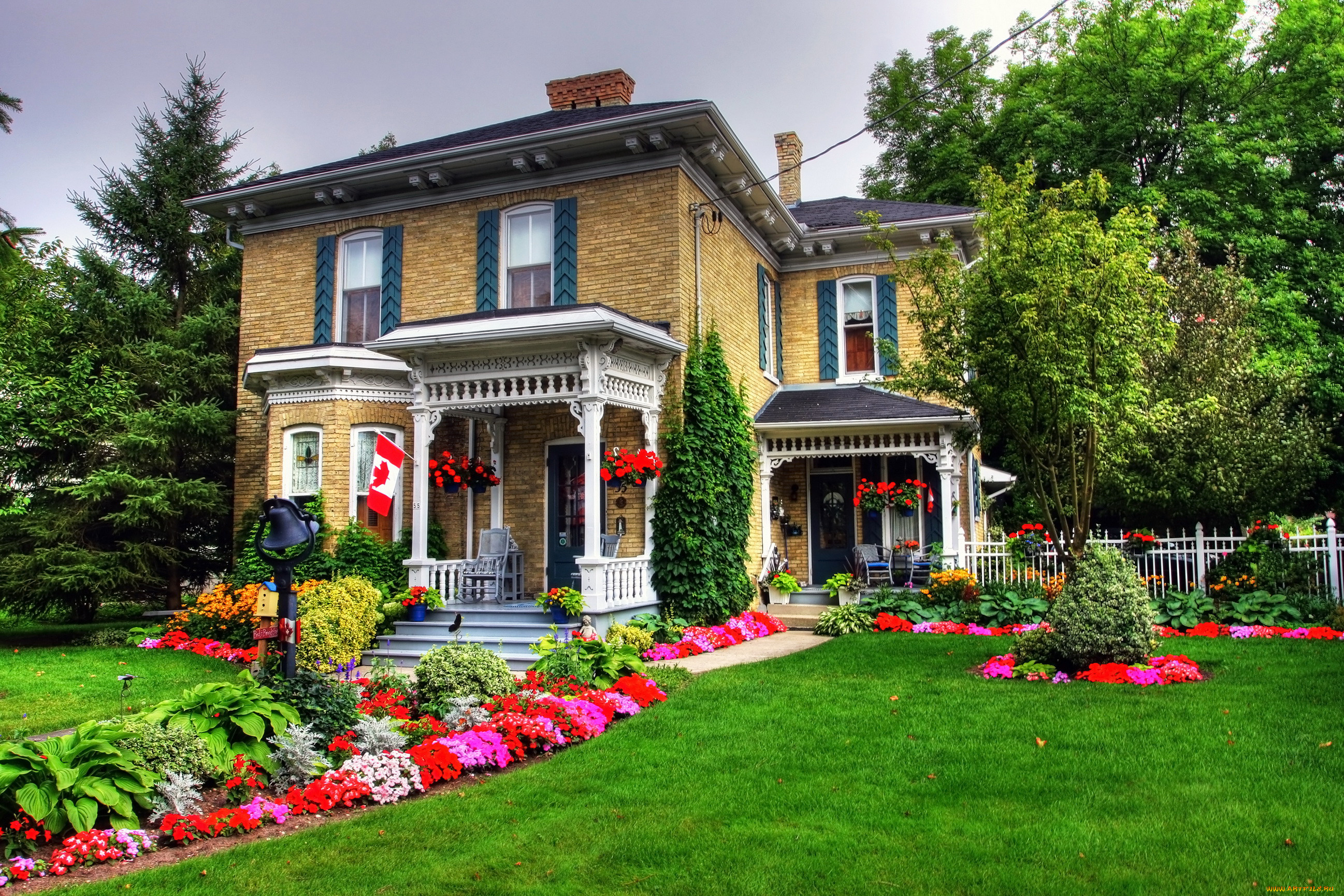 Обои Goderich, Canada Города - Здания, дома, обои для рабочего стола,  фотографии goderich, canada, города, - здания, дома, дом, особняк,  ландшафт, газон, цветы Обои для рабочего стола, скачать обои картинки  заставки на